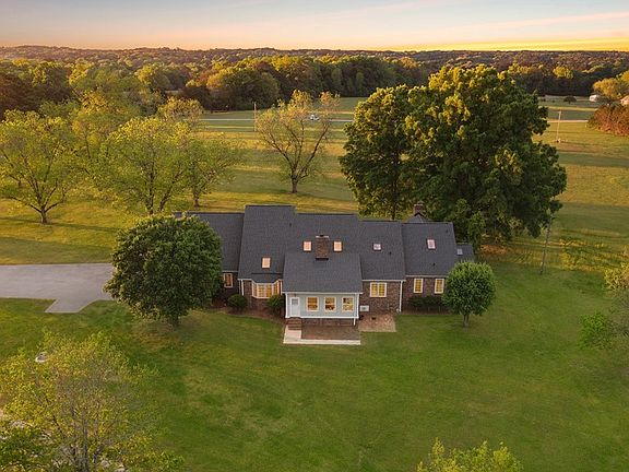 3rd image of 212 Hammond Rd
