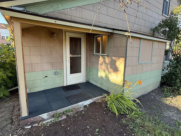 935 Worden Ave #1 — Photo 10