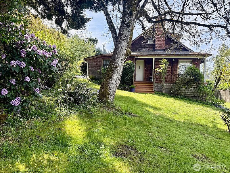 3rd image of 2642 E Lake Sammamish Parkway NE
