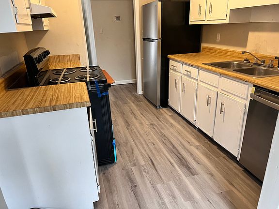 3rd image of 2399 Basswood Dr
