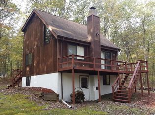 112 Deer Ct, Hawley, PA 18428