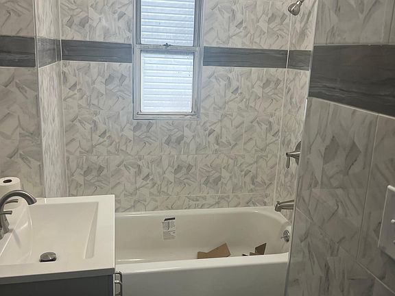 5th image of 351 Ellery Ave #1