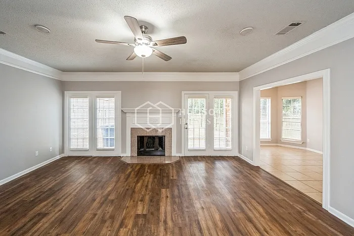 Building Photo - 9485 Club Walk Ct
