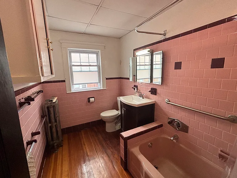 572 Centre St #572 — Photo 11