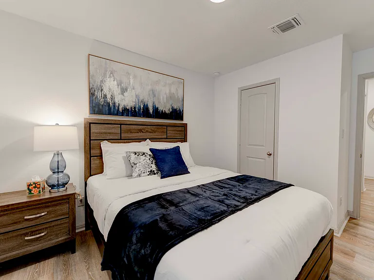 215 Sweetwater Creek Ln — Photo 4