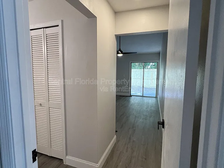 914 Robinhood Ct — Photo 16