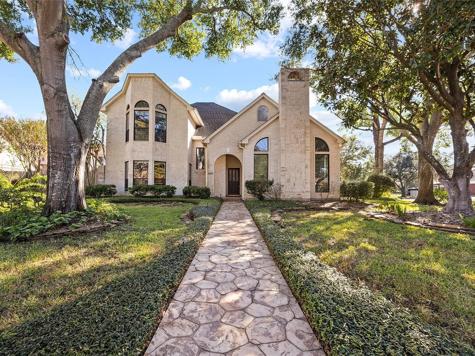 4 bed, 3.5 bath, 2911 sqft, $3,000 — Photo 2