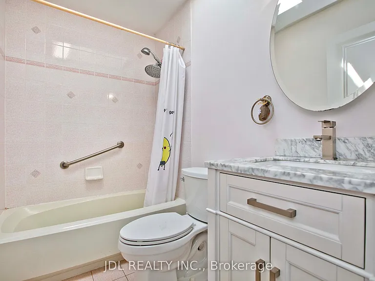 53 Aldershot Cres — Photo 27
