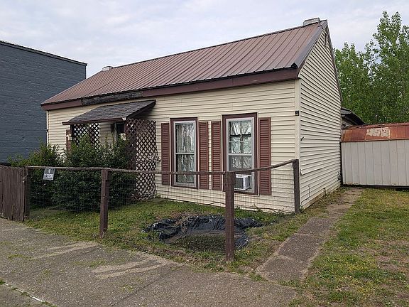 4th image of 220 Elm St