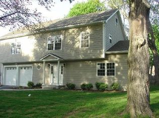 108 Sutton Dr, Stamford, CT 06906