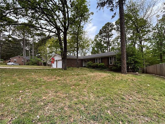 2nd image of 101 Canterbury Cir