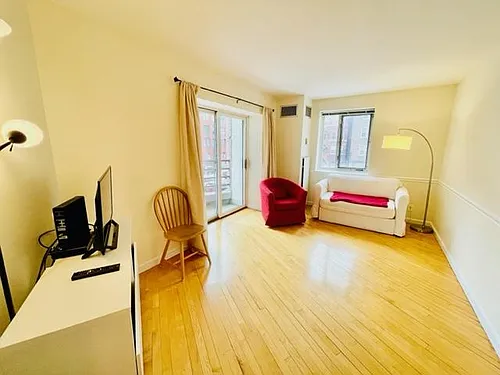19 Wiget St Photo 1