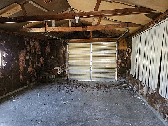 5th image of 305 Fife St
