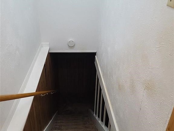 3rd image of 102 West St