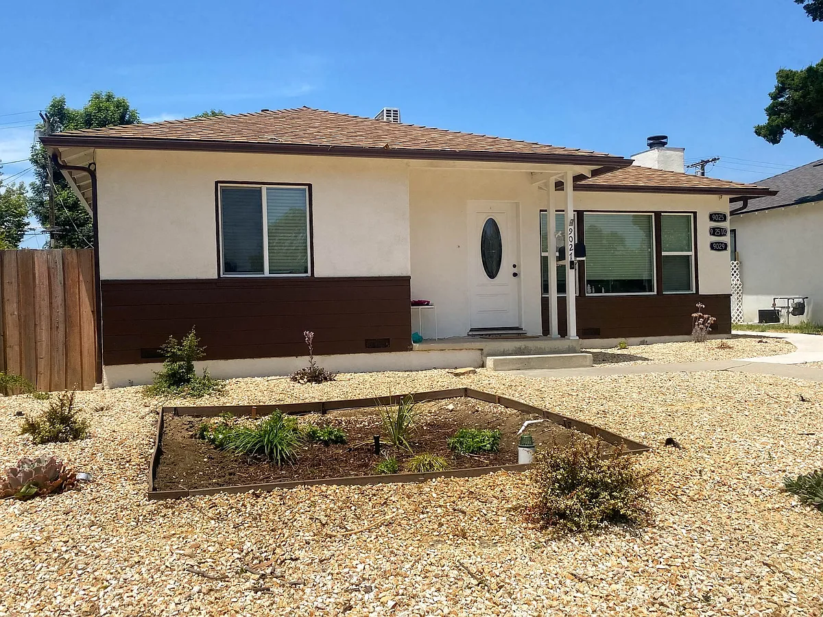 Building Photo - 9027 Lindley Ave