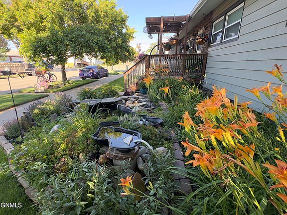 3rd image of 502 6th St W