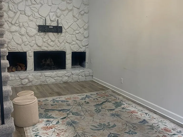1900 Ridgecrest Dr #201 — Photo 4