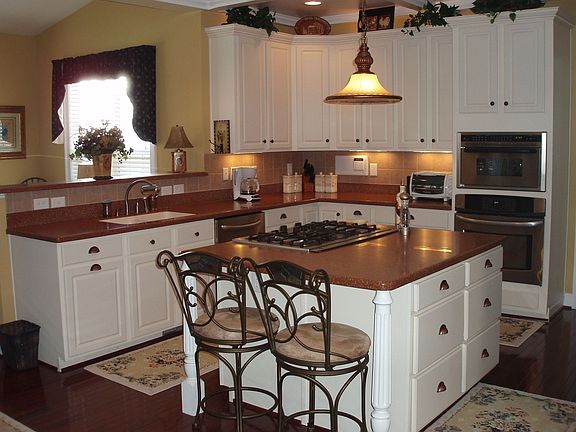 spacious kitchen with pantry and lots of cabinets