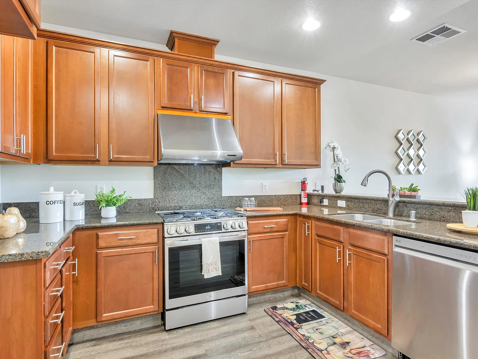 3 bed, 1845 sqft, $3,850 — Photo 2
