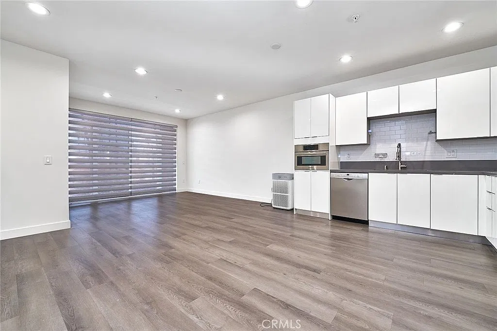 2 bed, 1140 sqft, $3,500 — Photo 2