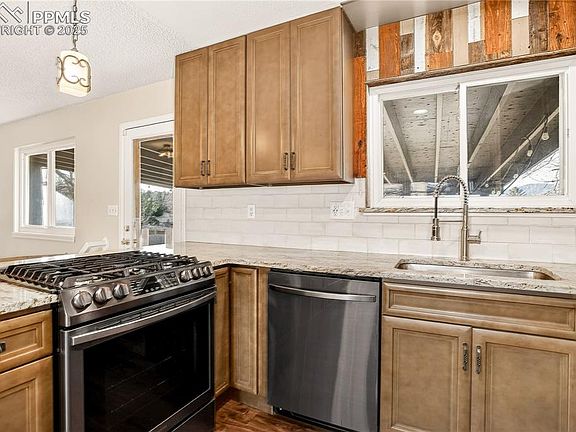 3rd image of 6520 Ashcroft Dr