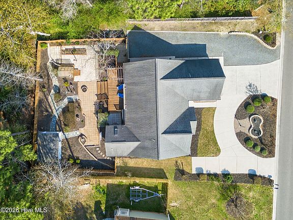 4th image of 7609 Hawk Road