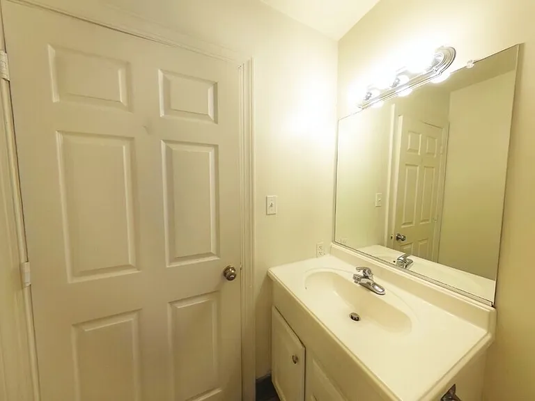 302 N Goshen St #201 — Photo 2