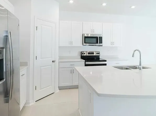 13130 Annies Walk Dr, Jacksonville, FL 32218