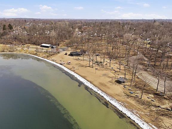 2nd image of 3995 Cresthaven Dr