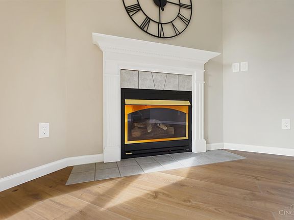 4th image of 894 Village Green Pkwy
