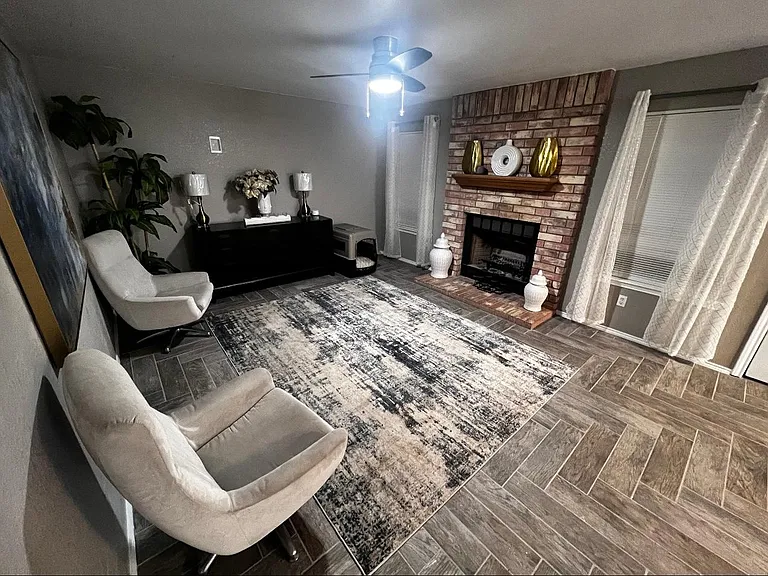719 Shade Tree Dr — Photo 4