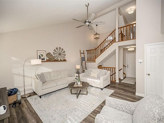 3rd image of 634 Sandy Summit Dr