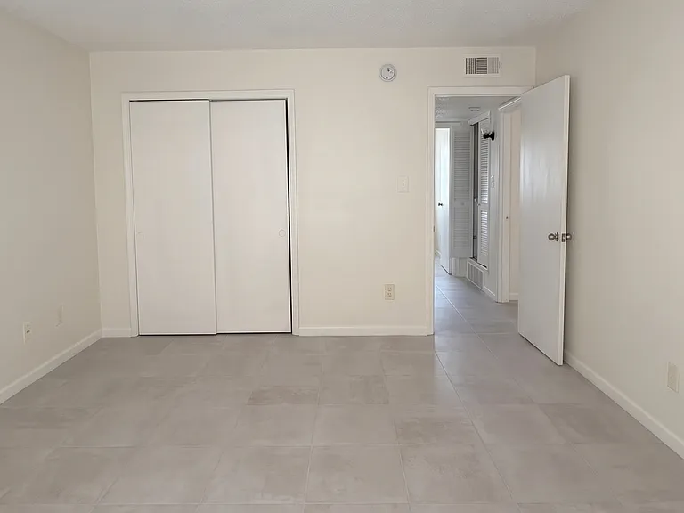 136 Hillview Ave #1 — Photo 4