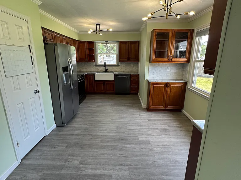 3901 Quartz Ln — Photo 10