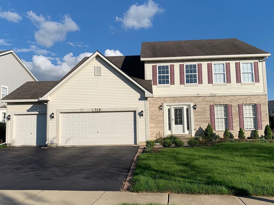 2nd image of 716 Eagle Brook Ln