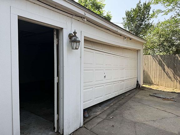 5th image of 2706 Burke Rd