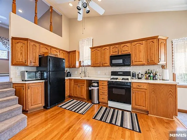 3 bed, 1.0 bath, $3,250 — Photo 4