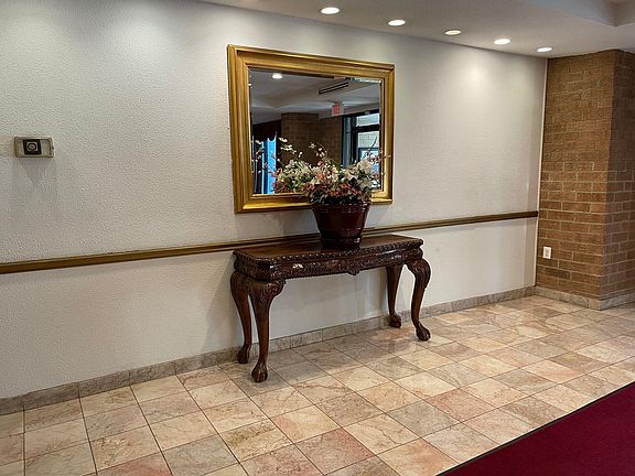 5th image of 3101 S Manchester St APT 522