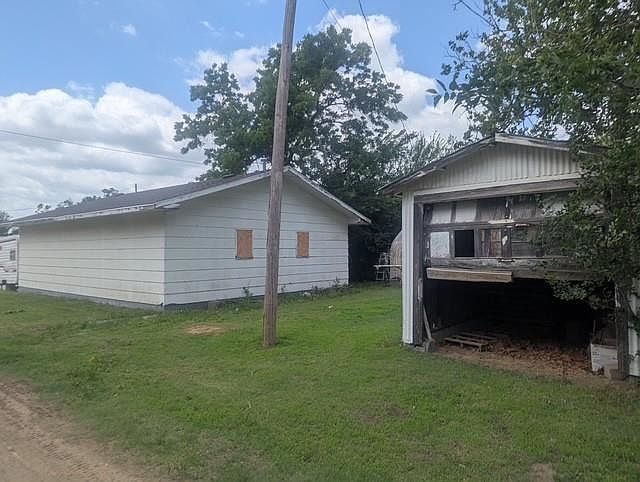 1st image of 212 W Avenue B