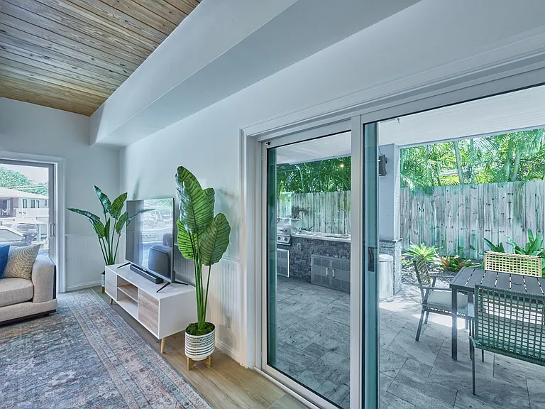100 Neptune Dr — Photo 32