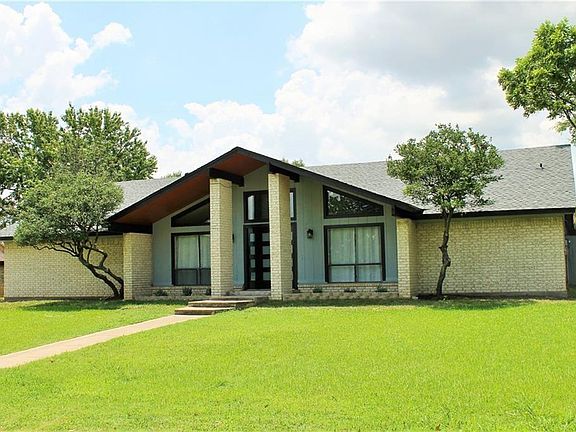 2nd image of 235 Meadowlark Ln