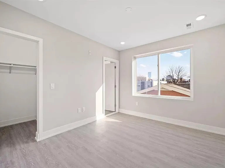 649 N 35th St #202 — Photo 13