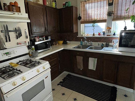 3rd image of 355 Morris St APT 2