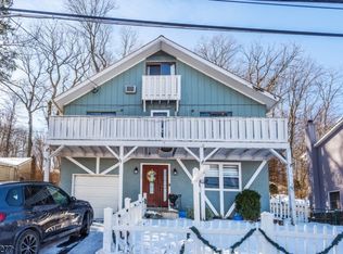 208 Maxim Dr, Hopatcong Boro, NJ 07843