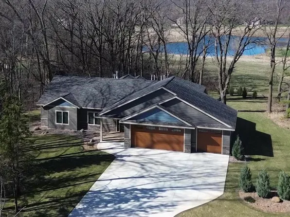 823 33rd St NW, Austin, MN 55912