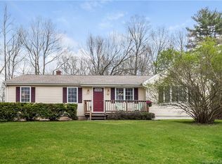 28 Namonee Trl, East Hampton, CT 06424