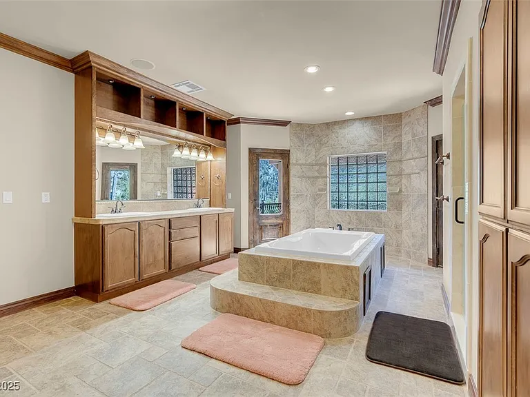 264 Crestview Dr — Photo 49