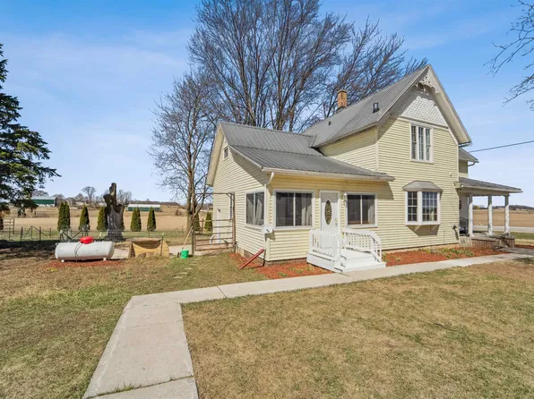 W1951 County Road H, New Holstein, WI 53061