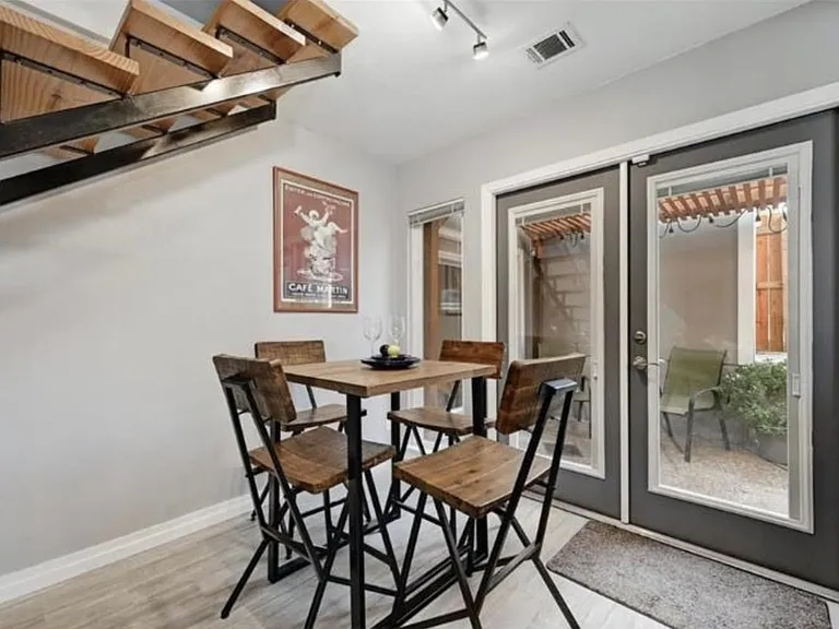 1700 Timberwood Dr — Photo 3
