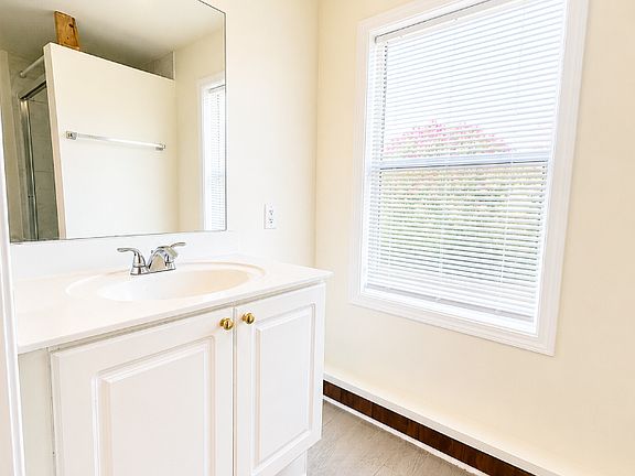 4th image of 2111 Branch View Dr